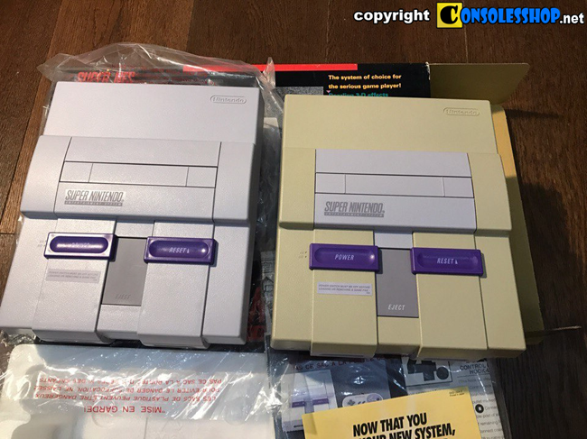 Сравнение белой и пожелтевшей Super Nintendo